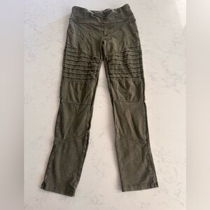TREASURE & BOND From Nordstrom green moto leggings size medium 8 and 10